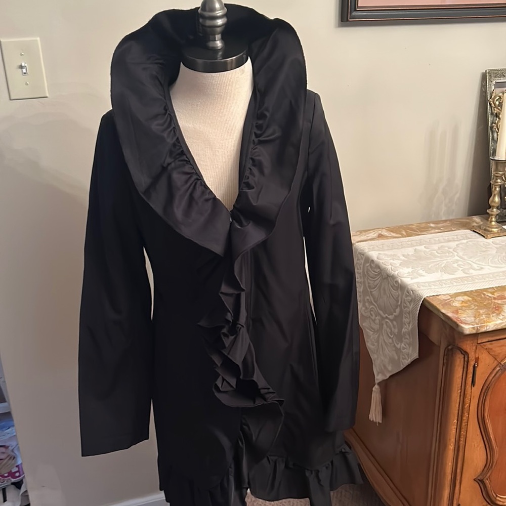 DKNY RUFFLED FRONT DRESSY FORMAL COAT BLACK / RED LINING ABOVE KNEE SIZE M